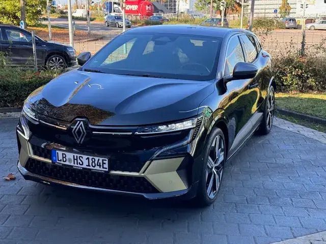 Blackpearlschwarz Gebraucht 2022 Renault Mégane Iconic Limousine | 28.790 € (Fairer Preis) - Bild 1/4