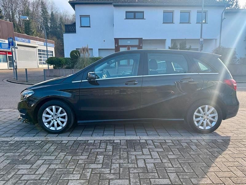 Gebraucht Mercedes B220 177 PS (130 kW) 2016 Schwarz Van / Kleinbus