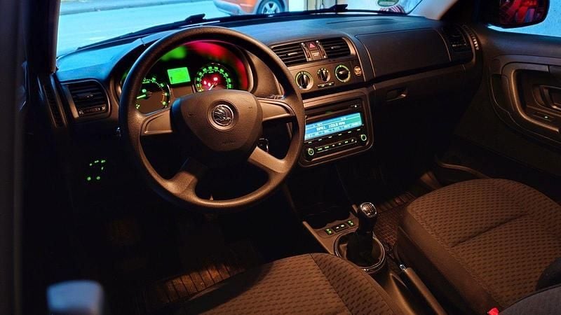 Gebraucht Skoda Fabia Ambition 69 PS (50 kW) 2013 Blau Kleinwagen