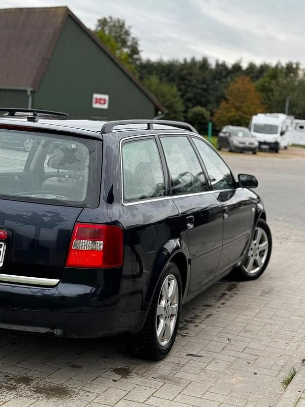 Blau Gebraucht 2004 Audi A6 Kombi | 850 € (Guter Preis) - Bild 1/4