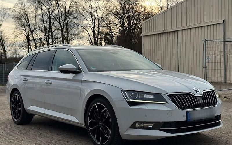Gebraucht Skoda Superb Style 190 PS (139 kW) 2018 Weiß Kombi