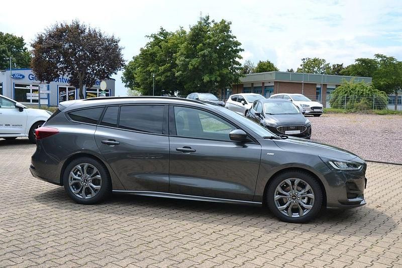 Gebraucht Ford Focus ST-Line X 155 PS (114 kW) 2024 Grau Limousine