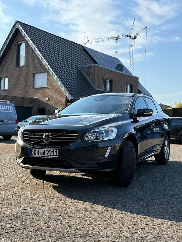 Grau Gebraucht 2016 Volvo XC60 Momentum SUV | 15.500 € (Fairer Preis) - Bild 1/4