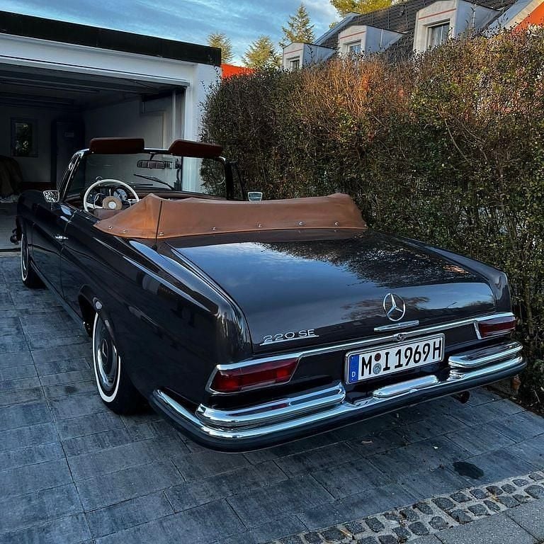 Braun Gebraucht 1963 Mercedes 220 Cabrio | 126.650 € - Bild 1/4