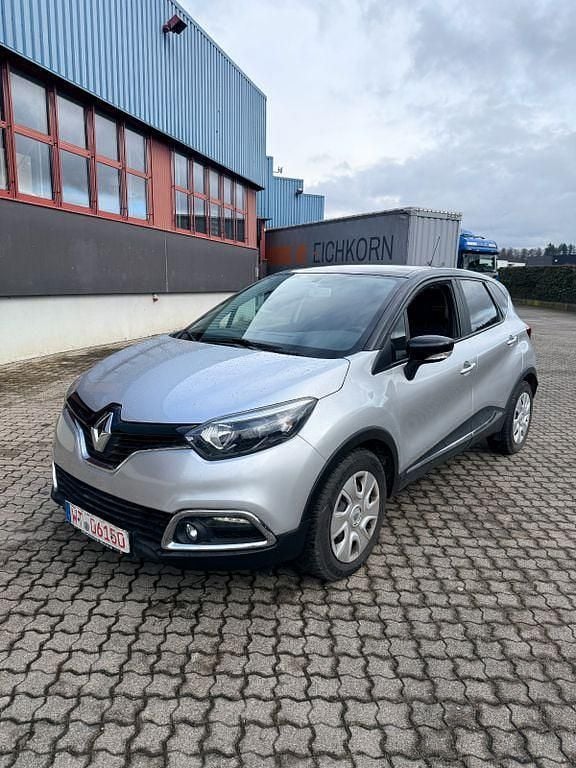 Grau Gebraucht 2014 Renault Captur Dynamique SUV | 10.499 € (Fairer Preis) - Bild 1/4