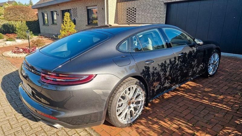 Second-hand Porsche Panamera 330 CP (242 kW) 2017 Negru Berlinǎ