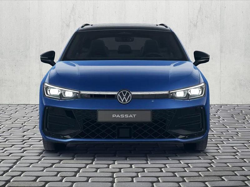 Gebraucht VW Passat R-line 150 PS (110 kW) 2024 Reef blue metallic Kombi