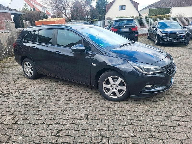 Gebraucht Opel Astra 95 PS (69 kW) 2016 Schwarz Kombi