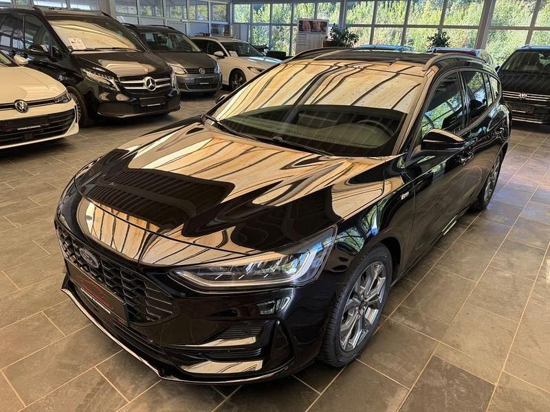 Schwarz Gebraucht 2024 Ford Focus ST-Line Limousine | 21.699 € (Superpreis) - Bild 1/4
