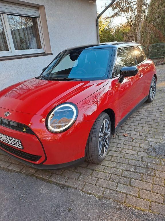 Rot Neu 2025 Mini Cooper SE Classic Kleinwagen | 32.590 € (Fairer Preis) - Bild 1/4