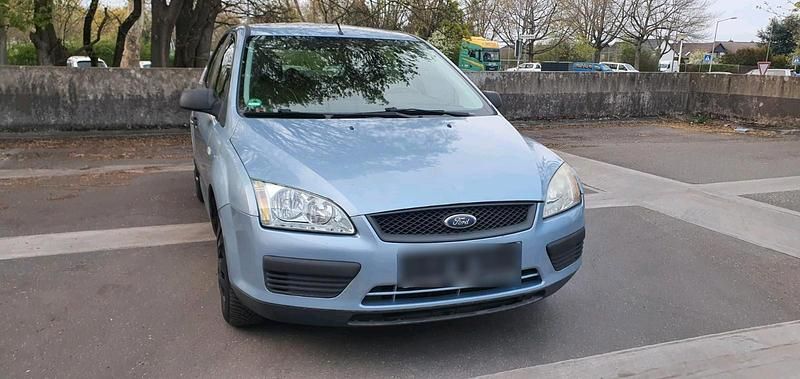 Second-hand Ford Focus 101 CP (74 kW) 2005 Albastru Break