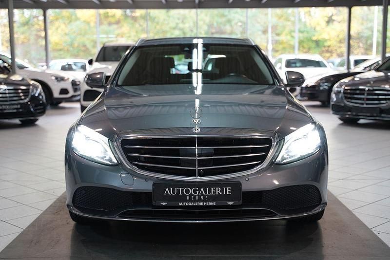 Gebraucht Mercedes C220 Exclusive 194 PS (142 kW) 2019 Grau Limousine