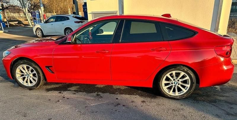 Rot Gebraucht 2017 BMW 320 Gran Turismo Sport Line Limousine | 20.400 € (Fairer Preis) - Bild 1/4