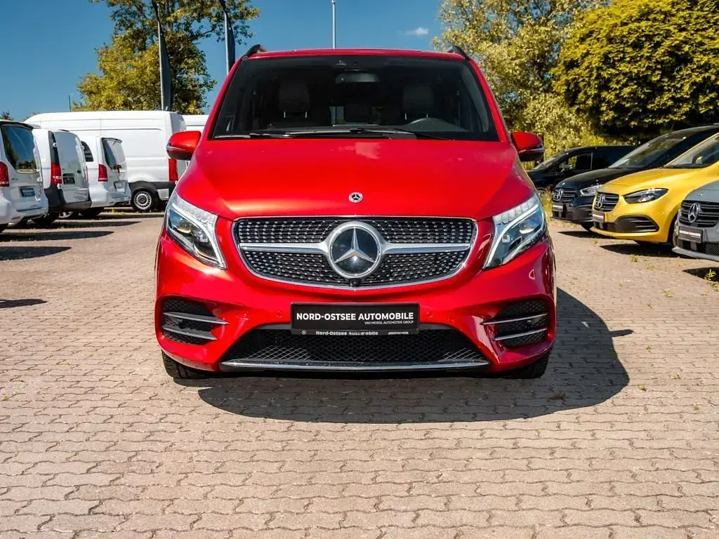 Gebraucht Mercedes V300 Avantgarde Edition 237 PS (174 kW) 2022 Hyazinthrot metallic Van / Kleinbus