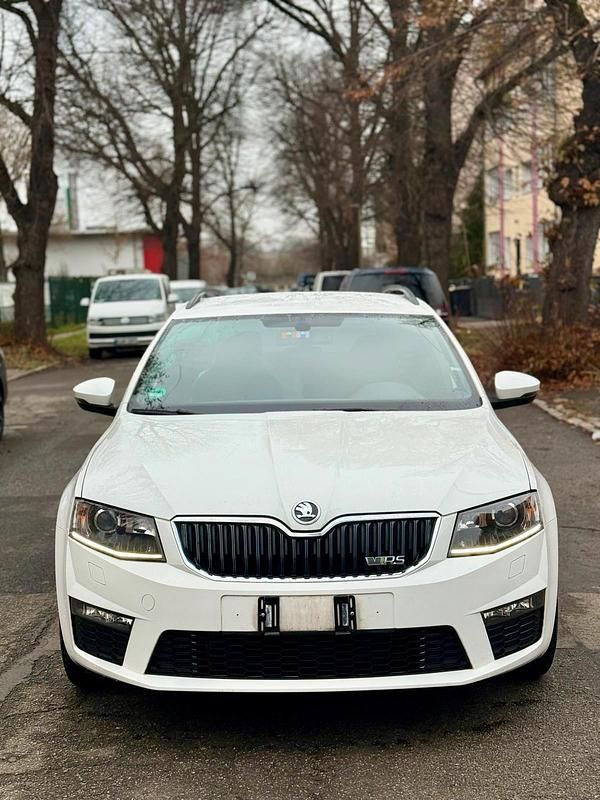 Weiß Gebraucht 2016 Skoda Octavia Kleinwagen | 9.999 € (Superpreis) - Bild 1/4