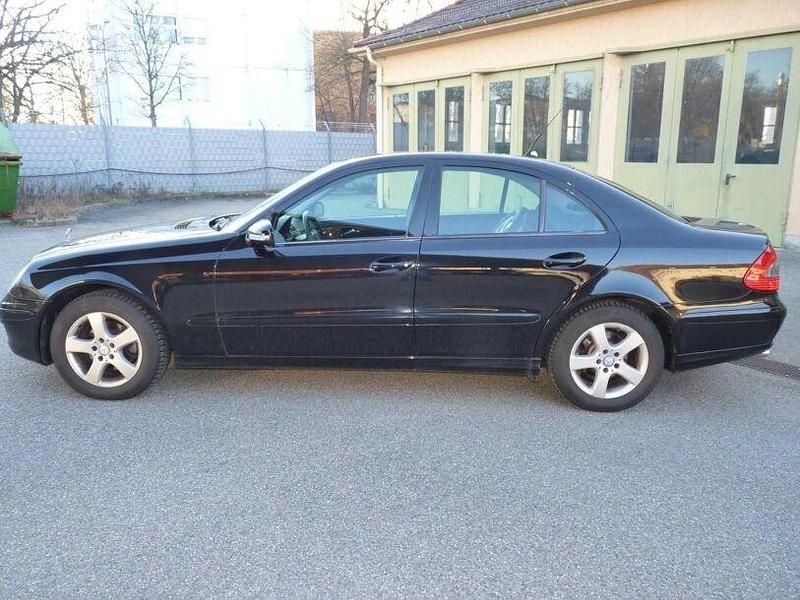 Gebraucht Mercedes E280 190 PS (139 kW) 2007 Schwarz Limousine