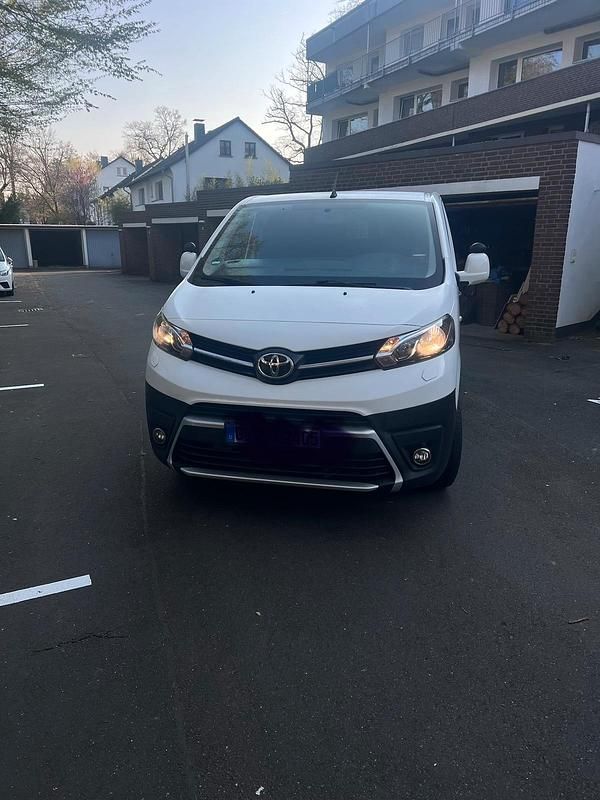 Gebraucht Toyota Proace 120 PS (88 kW) 2018 Weiß Van / Kleinbus