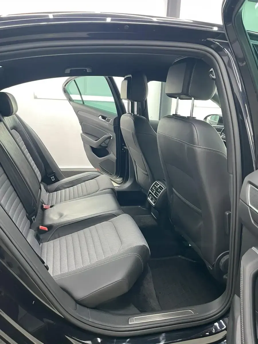 Usata VW Passat R-line 150 CV (110 kW) 2016 Nero Berlina