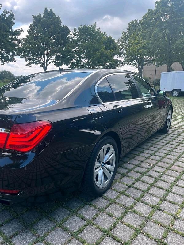 Gebraucht BMW 750L 408 PS (300 kW) 2011 Schwarz Limousine