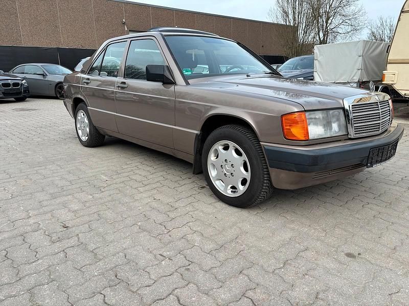 Gebraucht Mercedes 190 118 PS (86 kW) 1989 Braun Limousine
