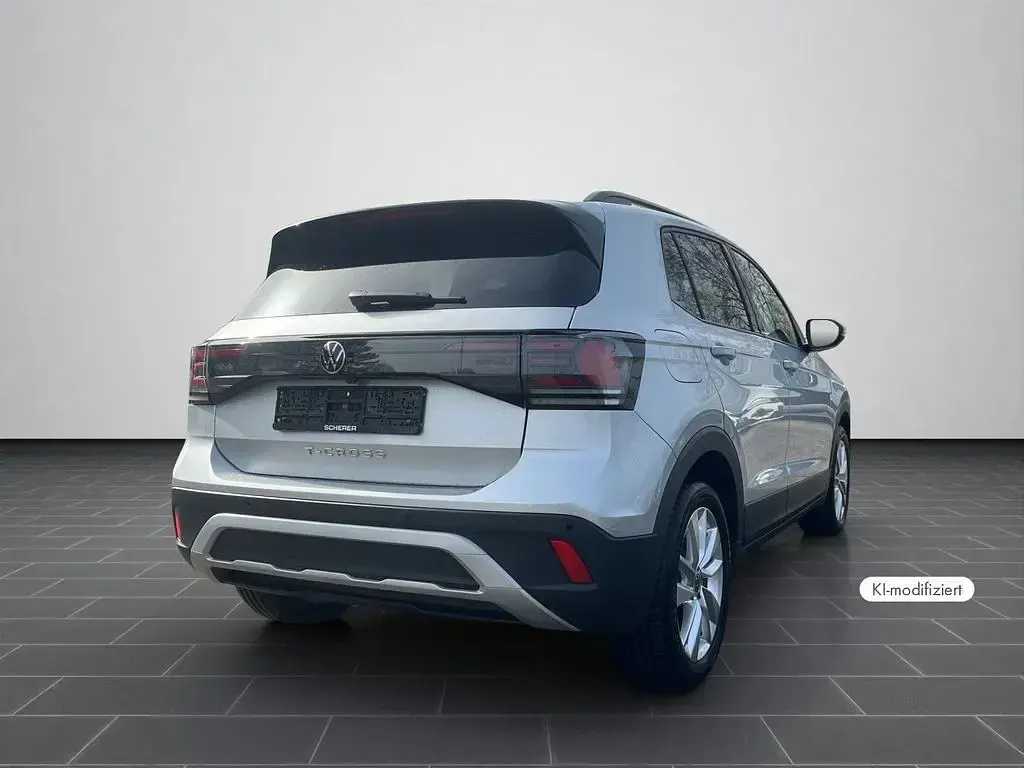 Gebraucht VW T-Cross Life 95 PS (69 kW) 2025 Reflexsilber metallic (metallic) SUV
