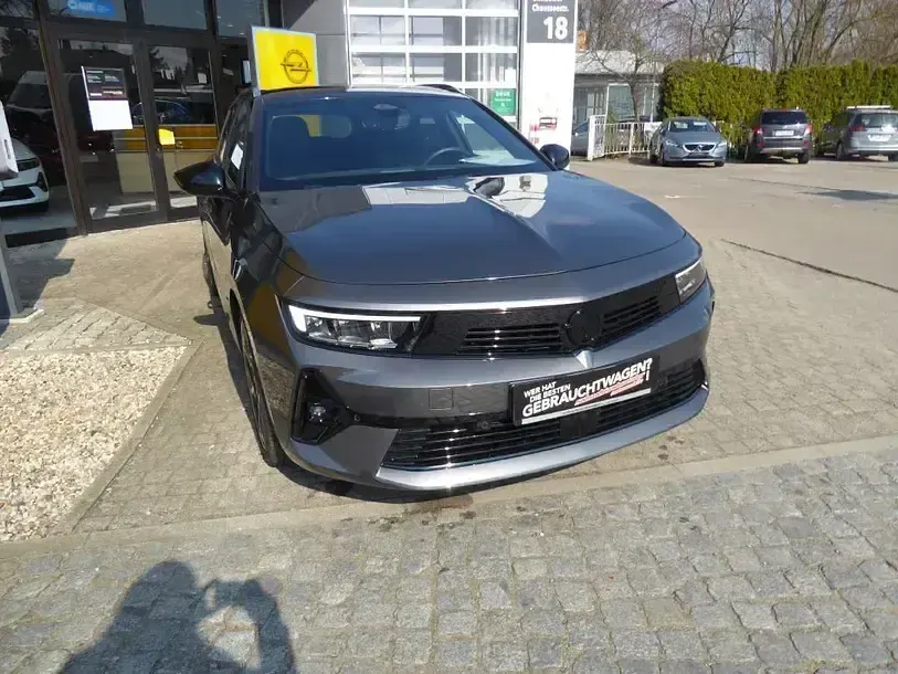 Gebraucht Opel Astra 131 PS (96 kW) 2024 Vulkan grau metallic Kombi
