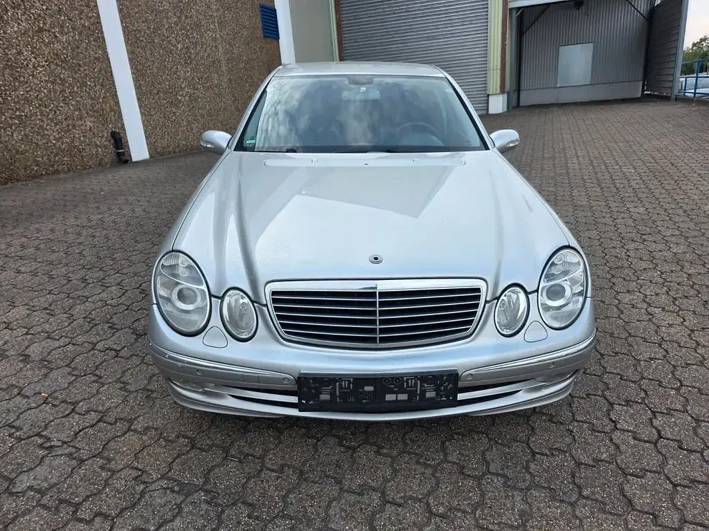 Gebraucht Mercedes E270 Avantgarde 177 PS (130 kW) 2003 Grau Limousine