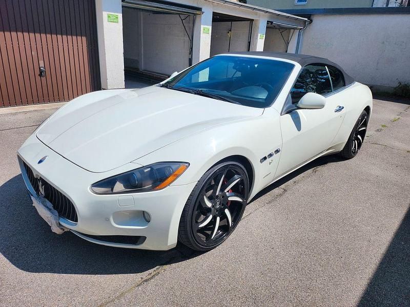 Weiß Gebraucht 2011 Maserati GranCabrio Cabrio | 32.900 € (Superpreis) - Bild 1/4