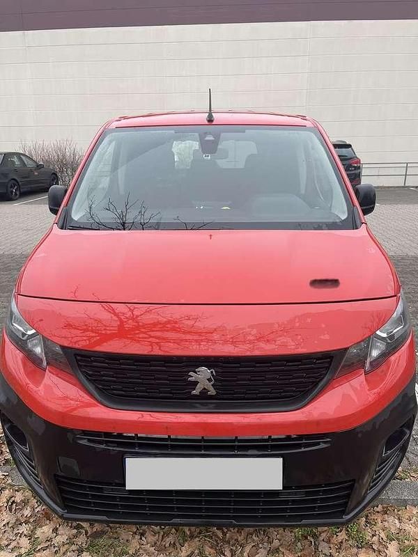 Gebraucht Peugeot Partner Premium 131 PS (96 kW) 2020 Rot Van / Kleinbus
