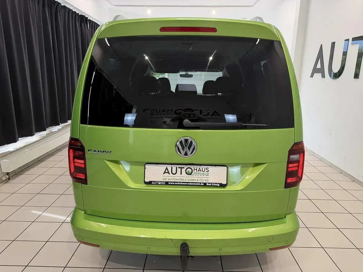 Gebraucht VW Caddy Maxi Join 125 PS (91 kW) 2018 Grün metallic Van / Kleinbus