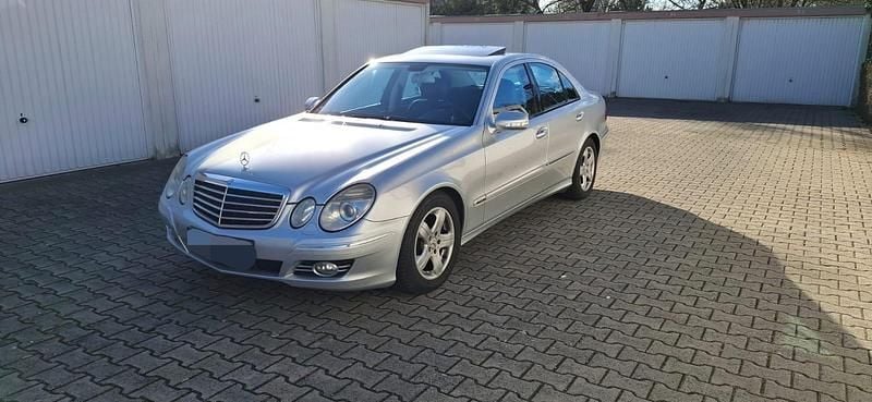 Silber Gebraucht 2007 Mercedes E280 Limousine | 5.800 € - Bild 1/4