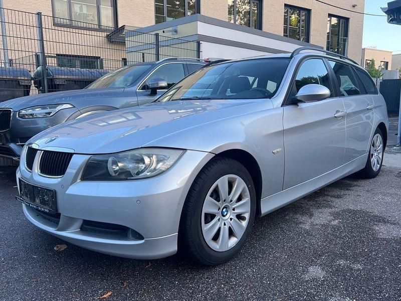 Silber Gebraucht 2007 BMW 318 Kombi | 3.950 € (Fairer Preis) - Bild 1/4