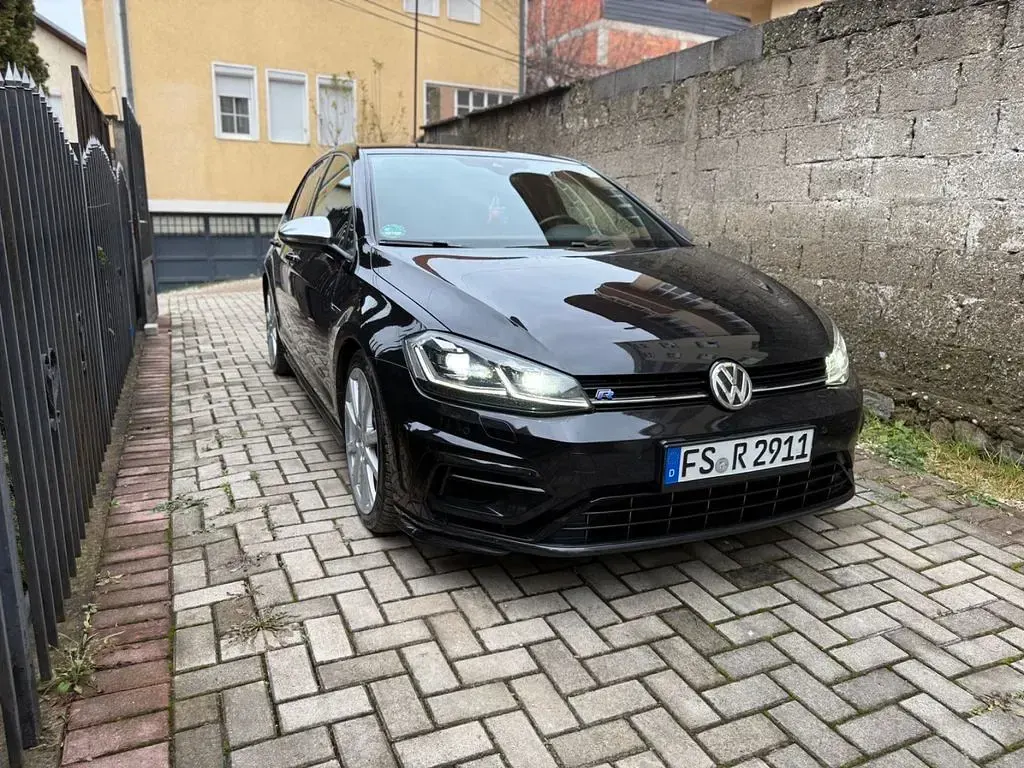Second-hand VW Golf VII R 310 CP (228 kW) 2017 Negru Berlinǎ