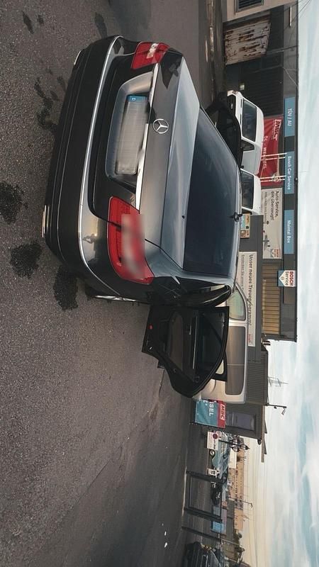Second-hand Mercedes E220 2011 Negru Berlinǎ