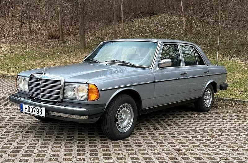 Grau Gebraucht 1983 Mercedes 300 Limousine | 18.600 € - Bild 1/4
