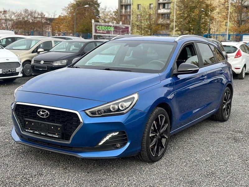 Blau Gebraucht 2018 Hyundai i30 Passion Kombi | 12.480 € (Fairer Preis) - Bild 1/4