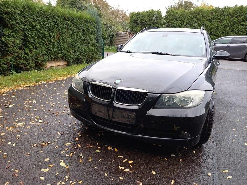 Schwarz Gebraucht 2008 BMW 318 Kombi | 1.550 € (Superpreis) - Bild 1/4