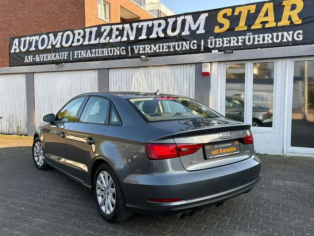 Gebraucht Audi A3 Attraction 125 PS (91 kW) 2016 Grau Limousine