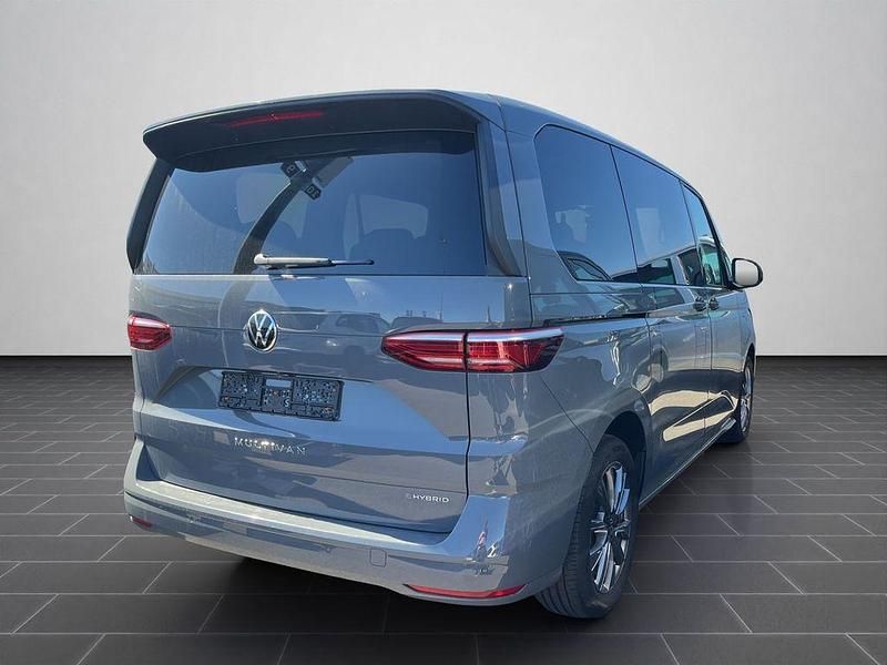 Gebraucht VW Multivan Life 150 PS (110 kW) 2023 Pure grey Van