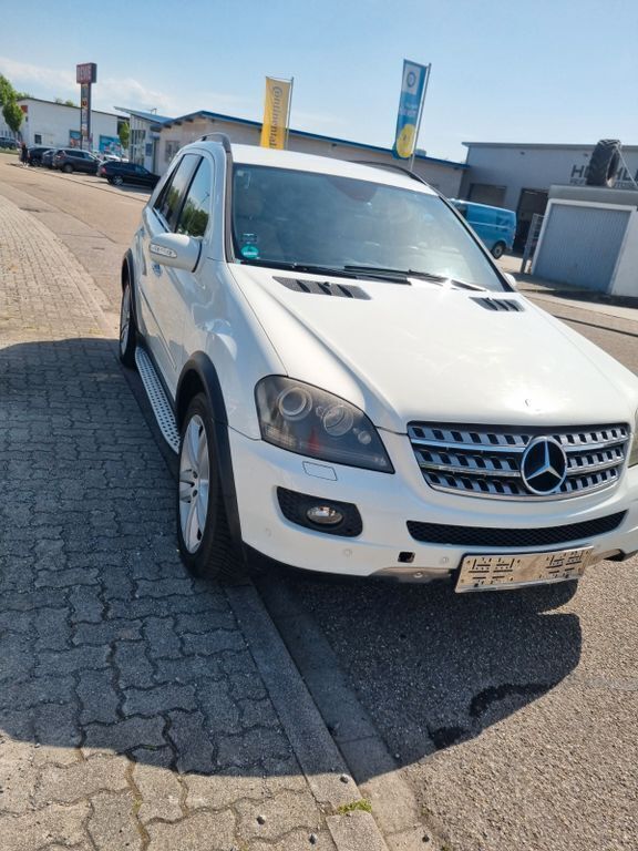 Weiß Gebraucht 2008 Mercedes ML320 SUV | 6.650 € (Guter Preis) - Bild 1/4