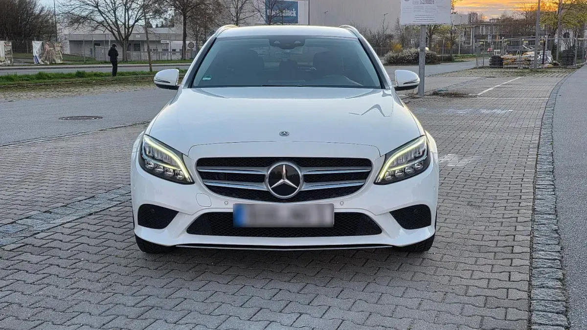Gebraucht Mercedes C220 194 PS (142 kW) 2019 Weiß Kombi