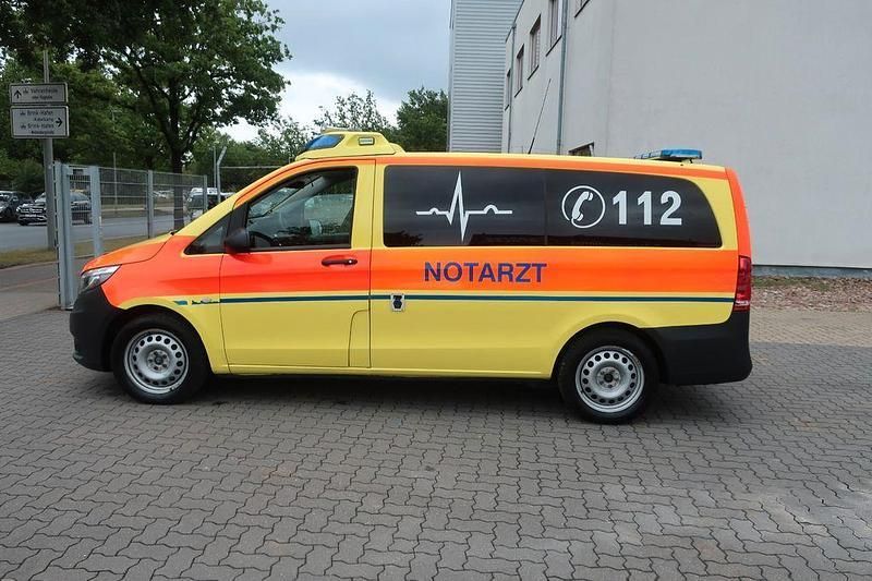 Gebraucht Mercedes Vito 190 PS (139 kW) 2015 Gelb Van