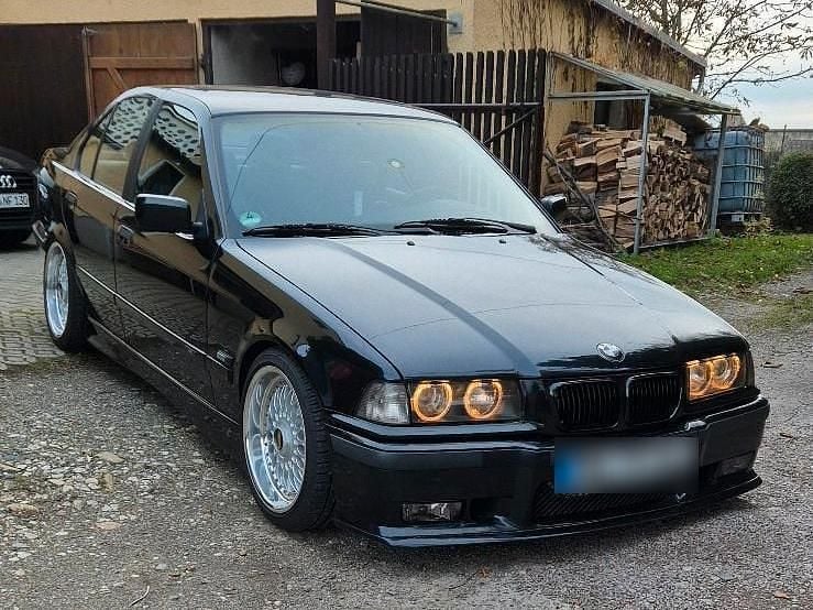 Schwarz Gebraucht 1996 BMW 320 M Sport Limousine | 13.999 € - Bild 1/4