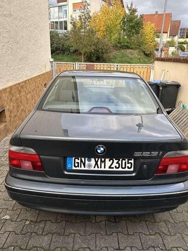 Gebraucht BMW 523 170 PS (125 kW) 1999 Grau Limousine