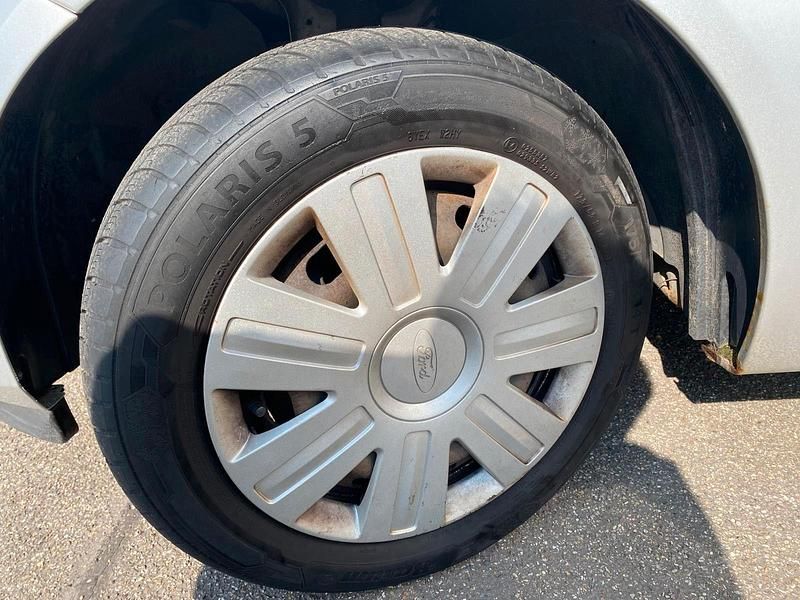 Gebraucht Ford Fiesta 80 PS (58 kW) 2007 Silber Kleinwagen