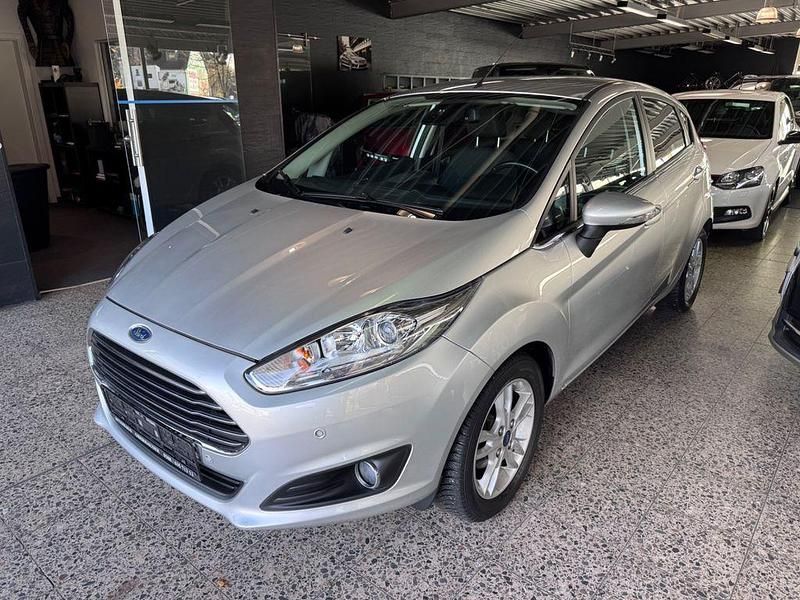Silber Gebraucht 2017 Ford Fiesta Titanium Limousine | 9.750 € - Bild 1/4