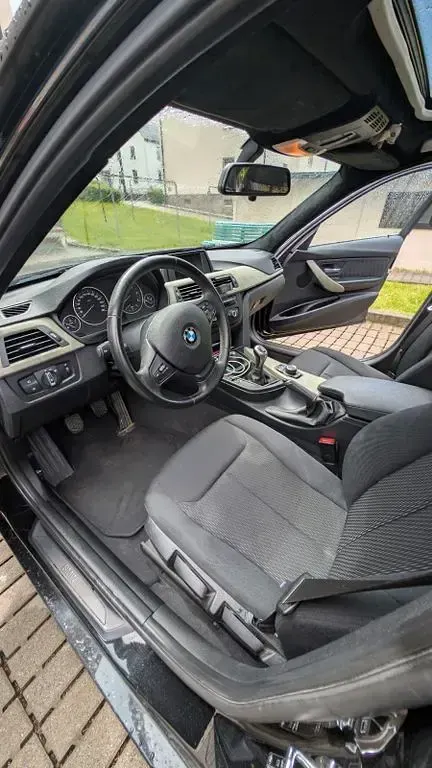 Gebraucht BMW 320 Performance 184 PS (135 kW) 2012 Schwarz Limousine