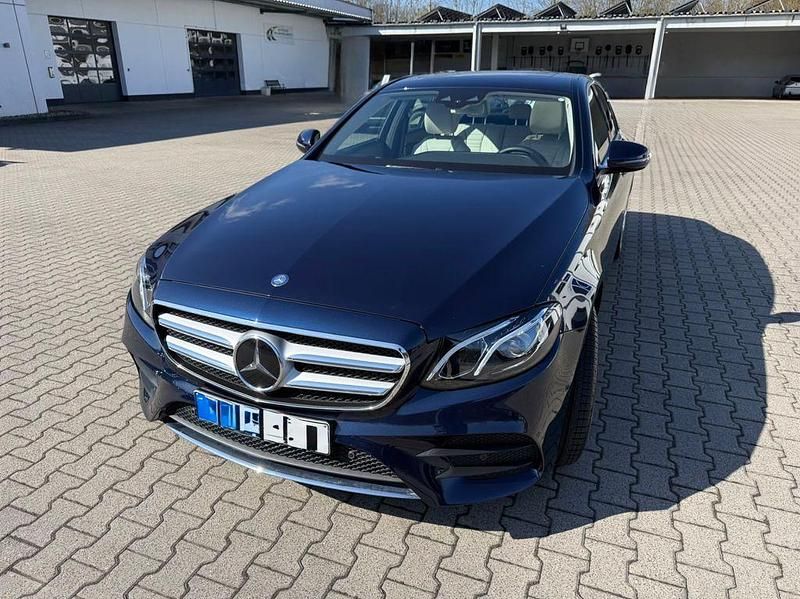Gebraucht Mercedes E400 Avantgarde 333 PS (244 kW) 2018 Blau Limousine