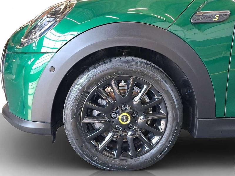 Gebraucht Mini Cooper SE 135 kW (184 PS) 2023 British racing green metallic Kleinwagen