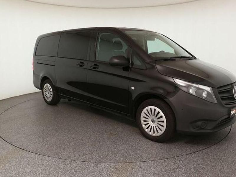 Schwarz Gebraucht 2024 Mercedes Vito Van / Kleinbus | 42.660 € - Bild 1/4